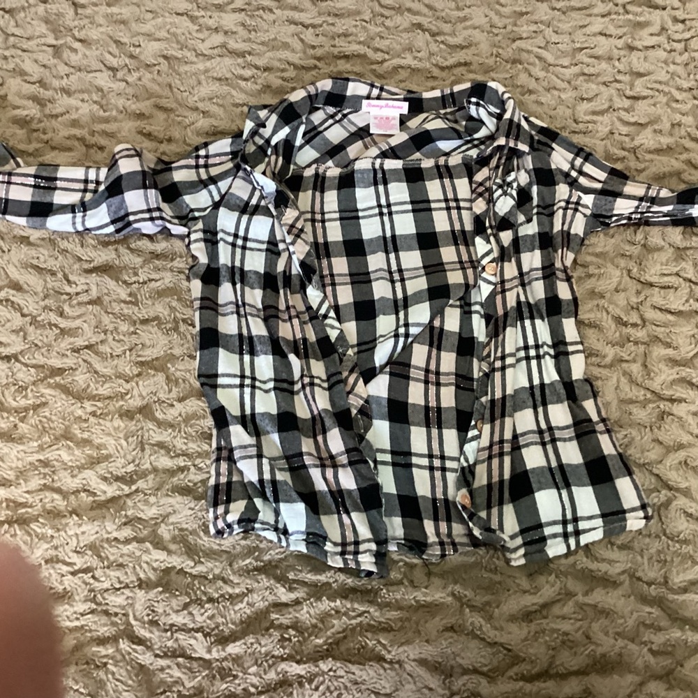 Long sleeve plaid girls top 
Size 12